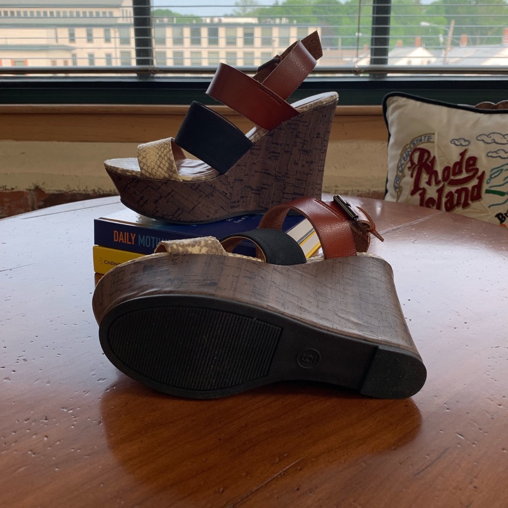 Mossimo Platform Sandals - Picture 3 of 4